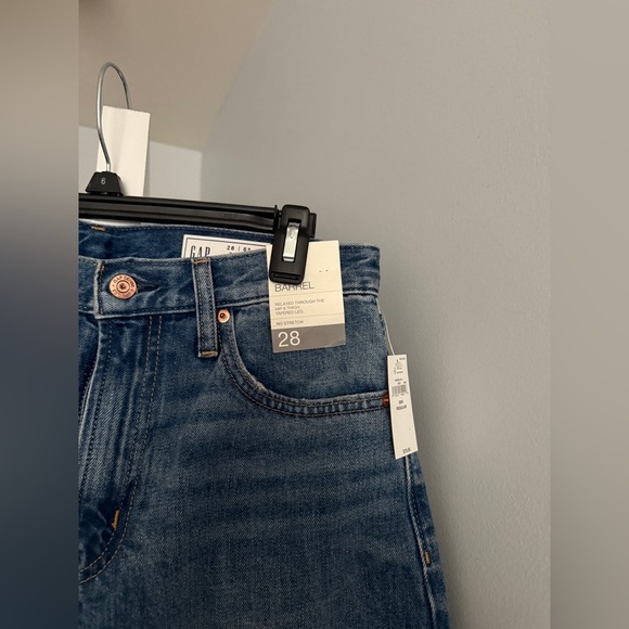 NWT GAP BARREL JEANS - medium denim size 28 - Picture 2 of 7